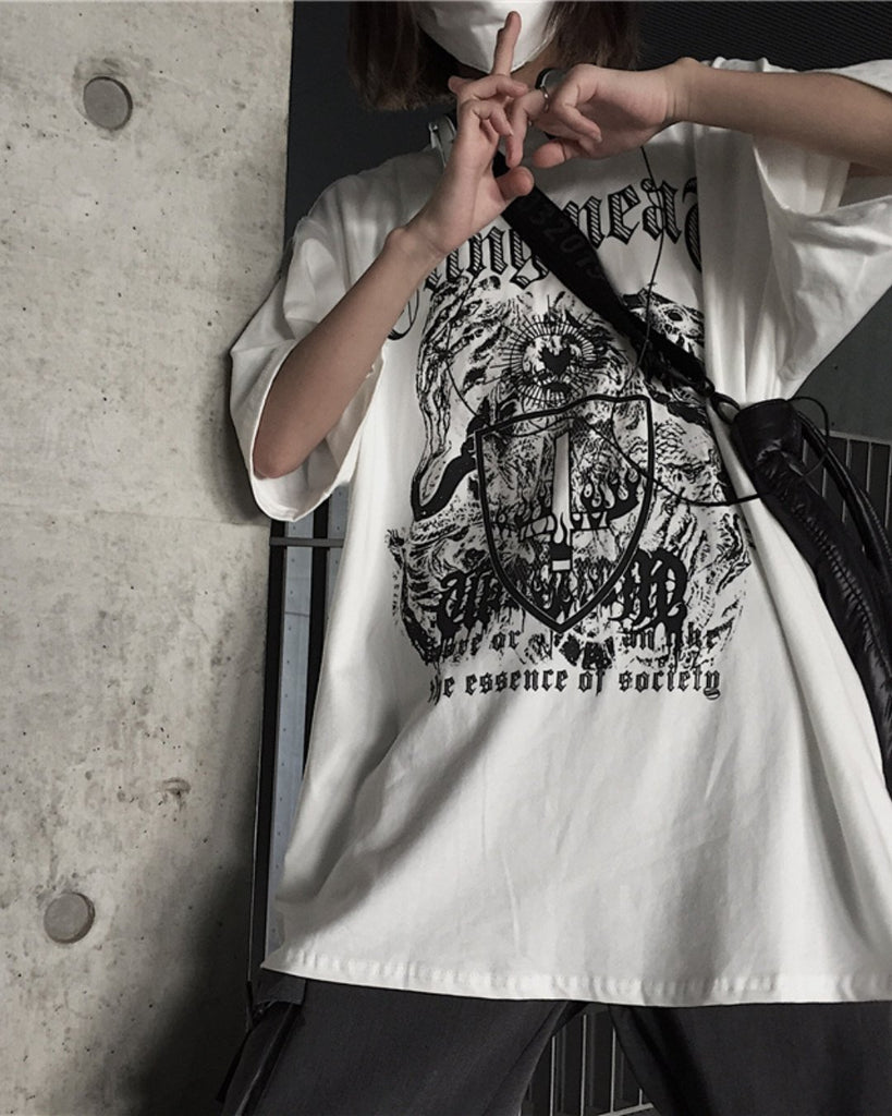 Gothic Logo Print T-Shirt MJM0004 - KBQUNQ｜韓国メンズファッション通販サイト